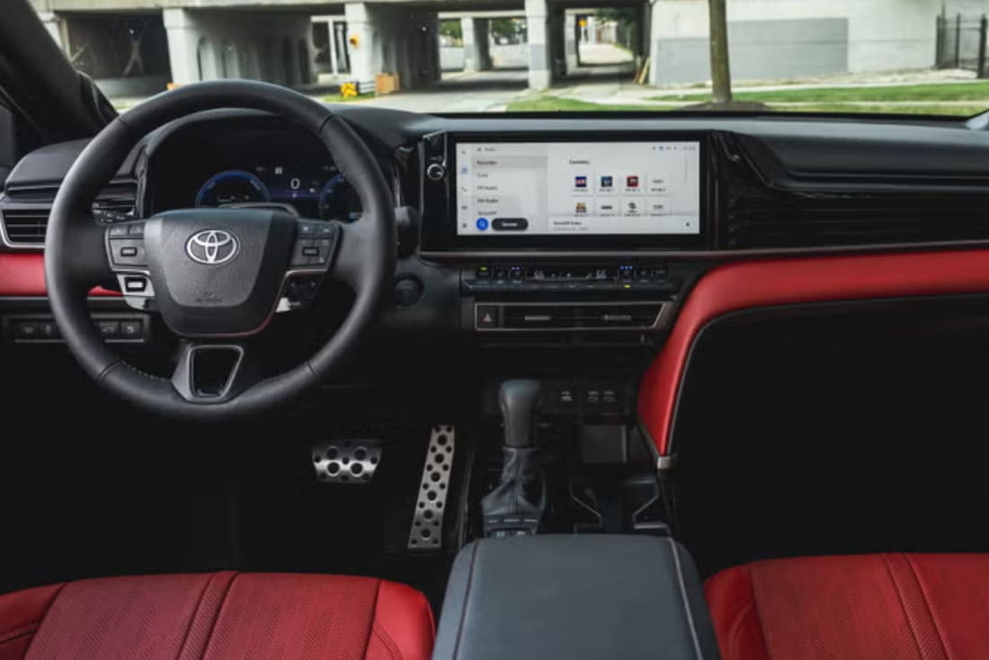 2025-toyota-camry-interior-technology