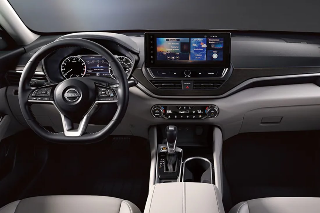 2025-nissan-altima-interior-technology