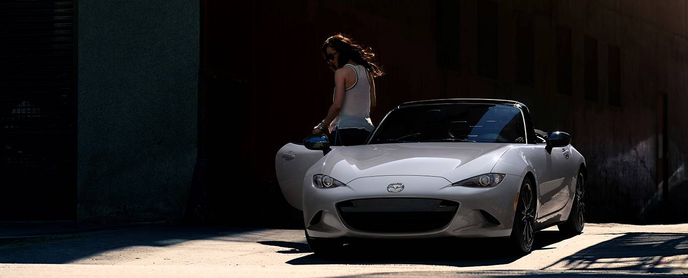 Mazda Miata vs. Miata RF: Differences Between Soft-Top and Retractable ...