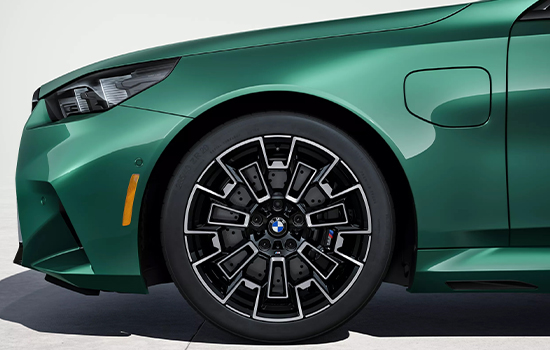 The BMW M5 Touring’s tire wheel.