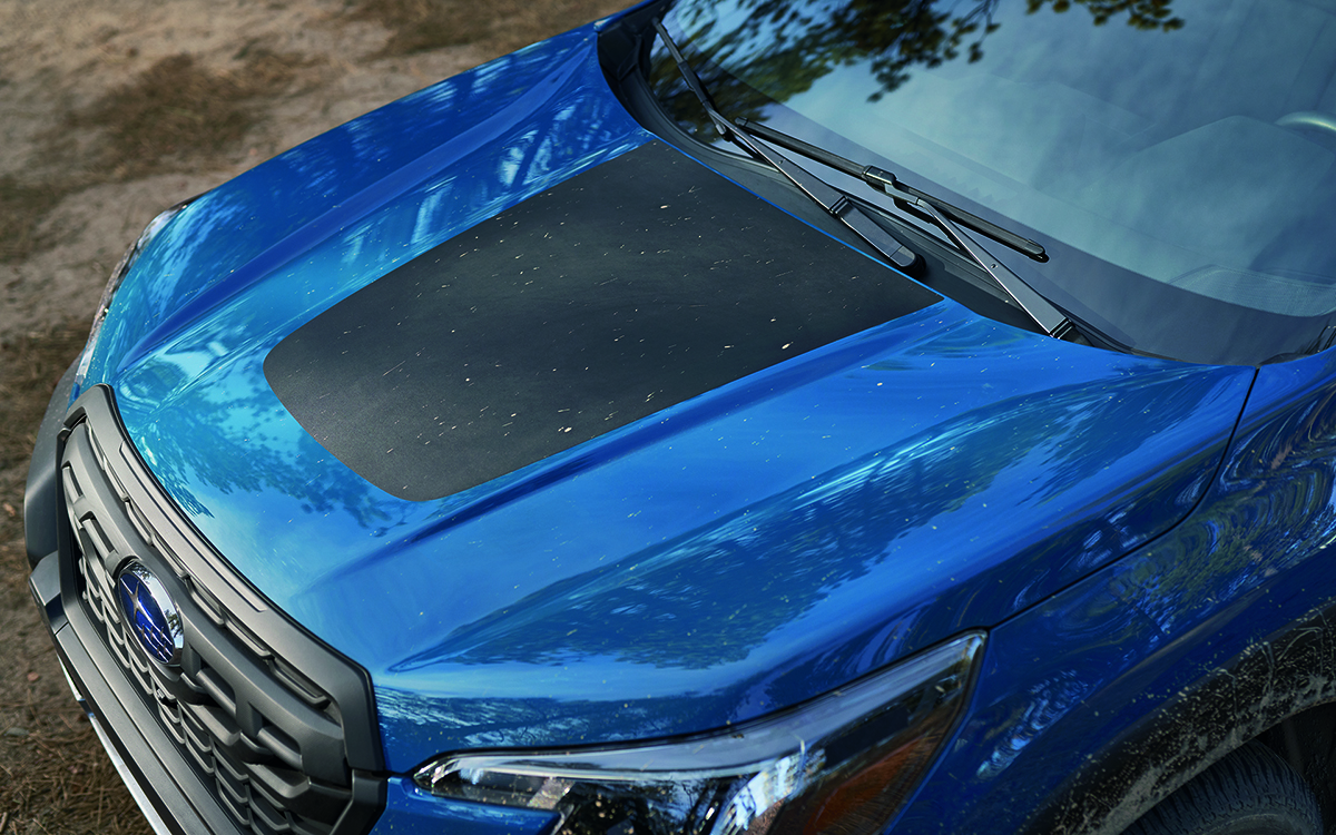 Glare-reducing hood decal