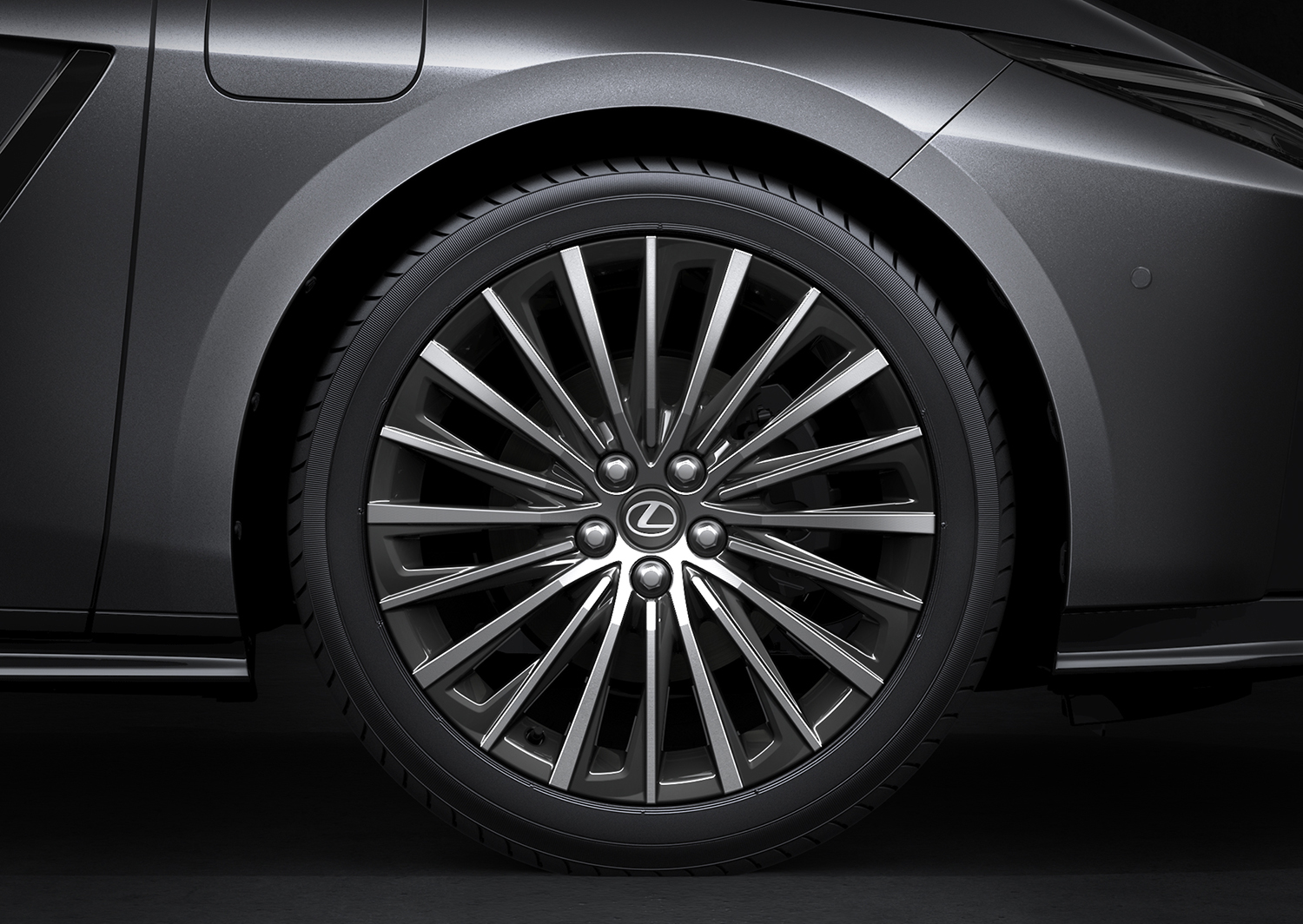 ES 500e shown with 21-inch Luxury wheel.