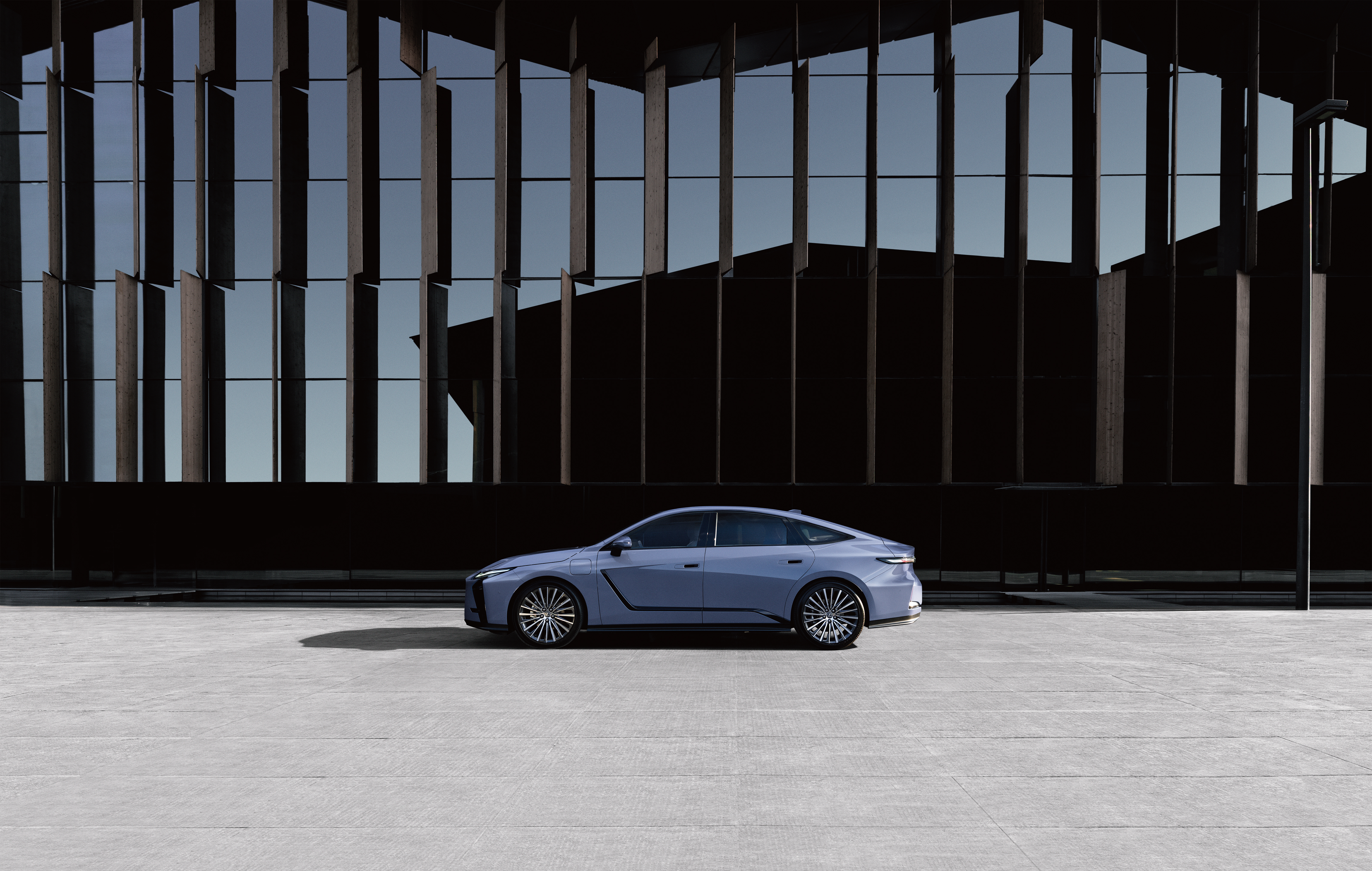 ES 500e Luxury shown in Wavelength.