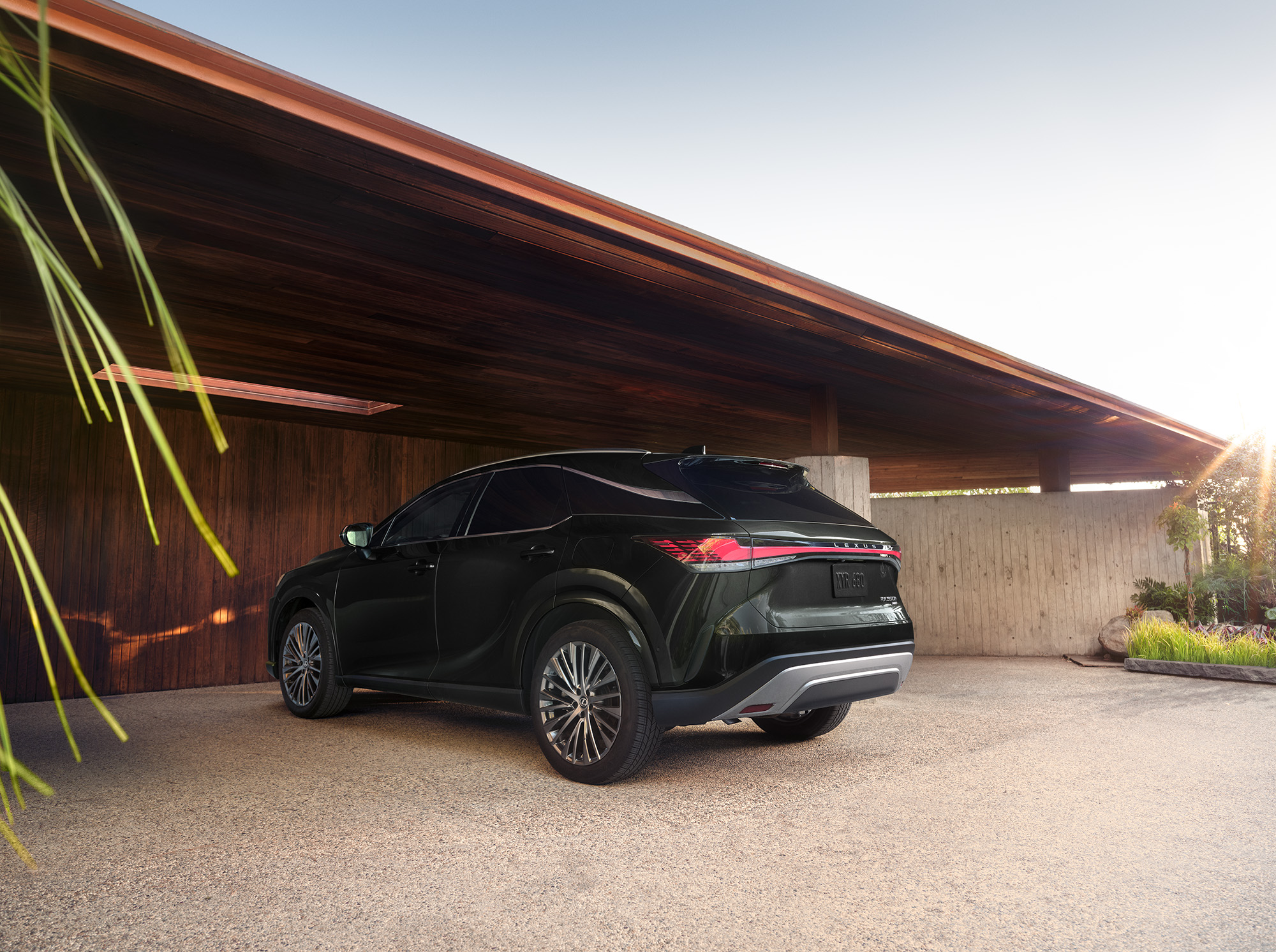 RX 350h Luxury AWD shown in Caviar