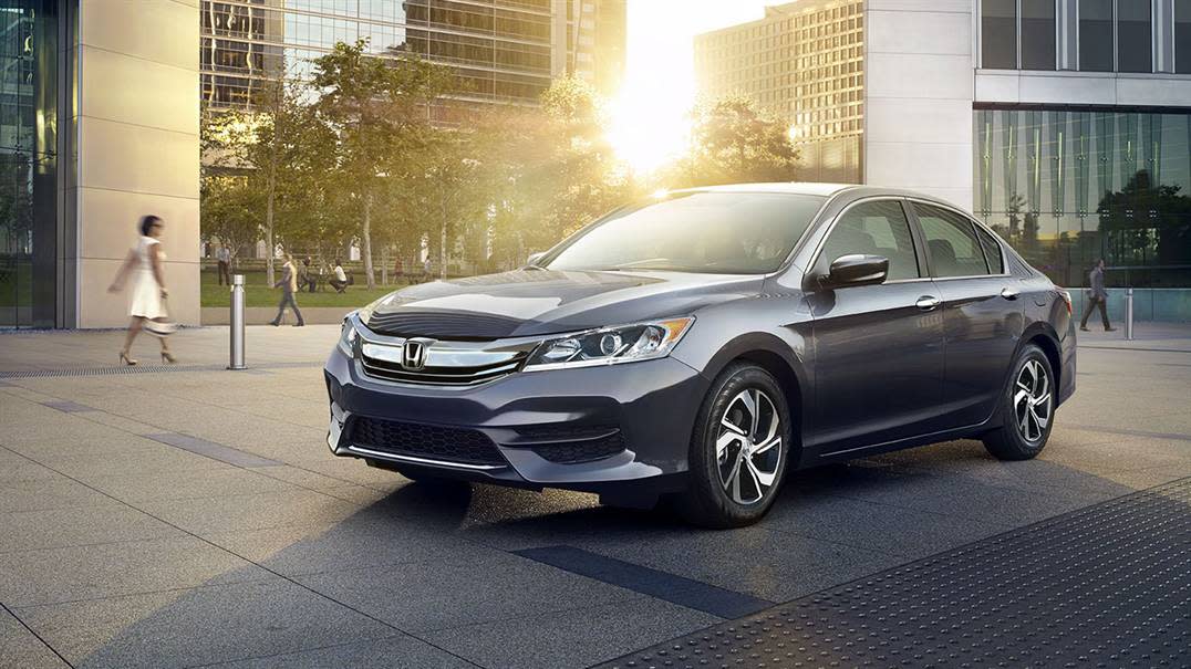 2016 Honda Accord vs 2016 Toyota Camry in Chantilly, VA