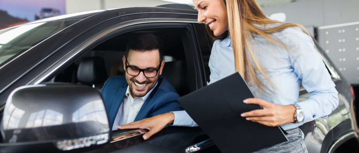 Saleswoman with a customer in car