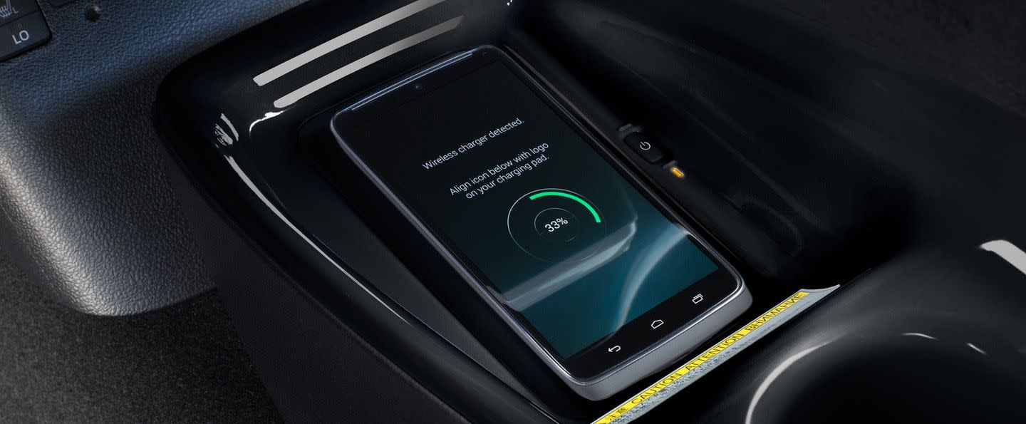 Wireless Charging in the 2018 Toyota Prius!
