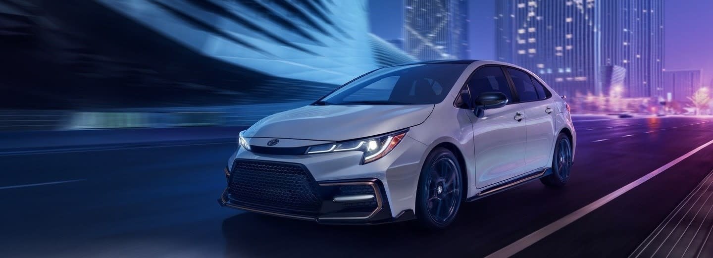 El vehículo que se muestra es el Toyota Corolla 2021 con equipamientos opcionales.