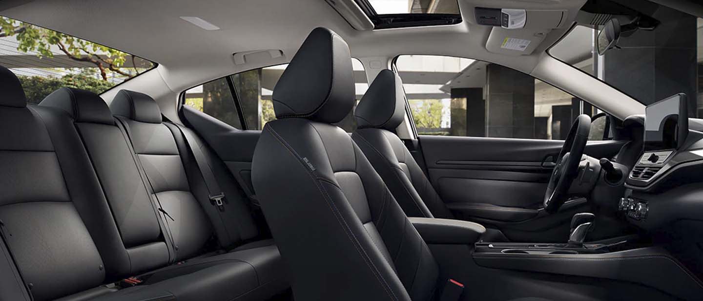 2025 Nissan Altima image 2