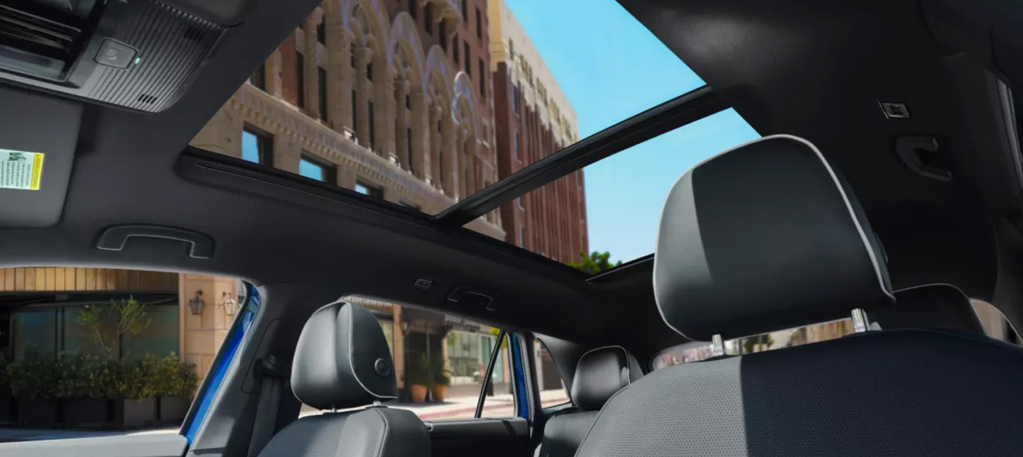 2025 Volkswagen Atlas Cross Sport image 2