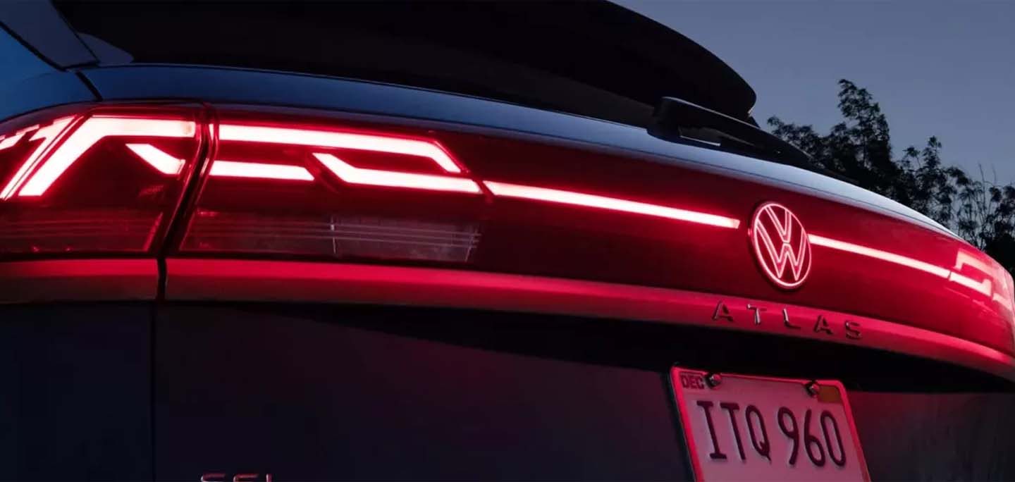 2025 Volkswagen Atlas Cross Sport image 3