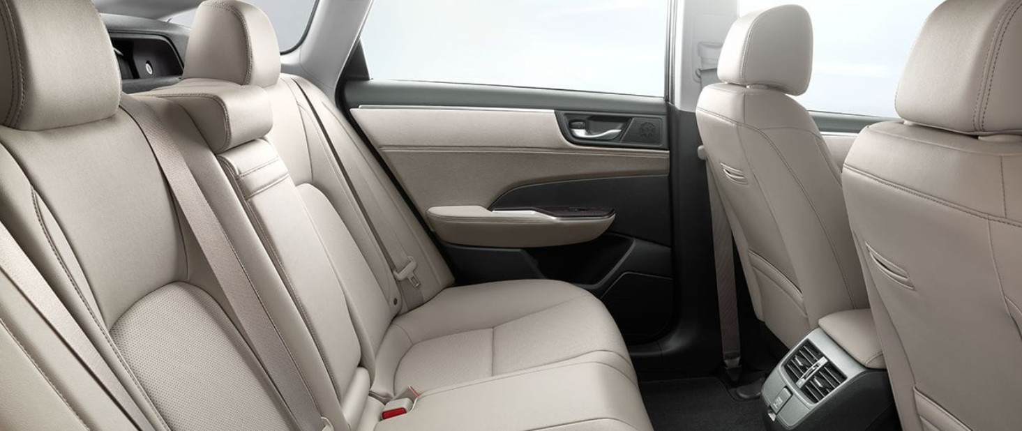 Spacious Cabin of the 2018 Honda Clarity Plug-in Hybrid 