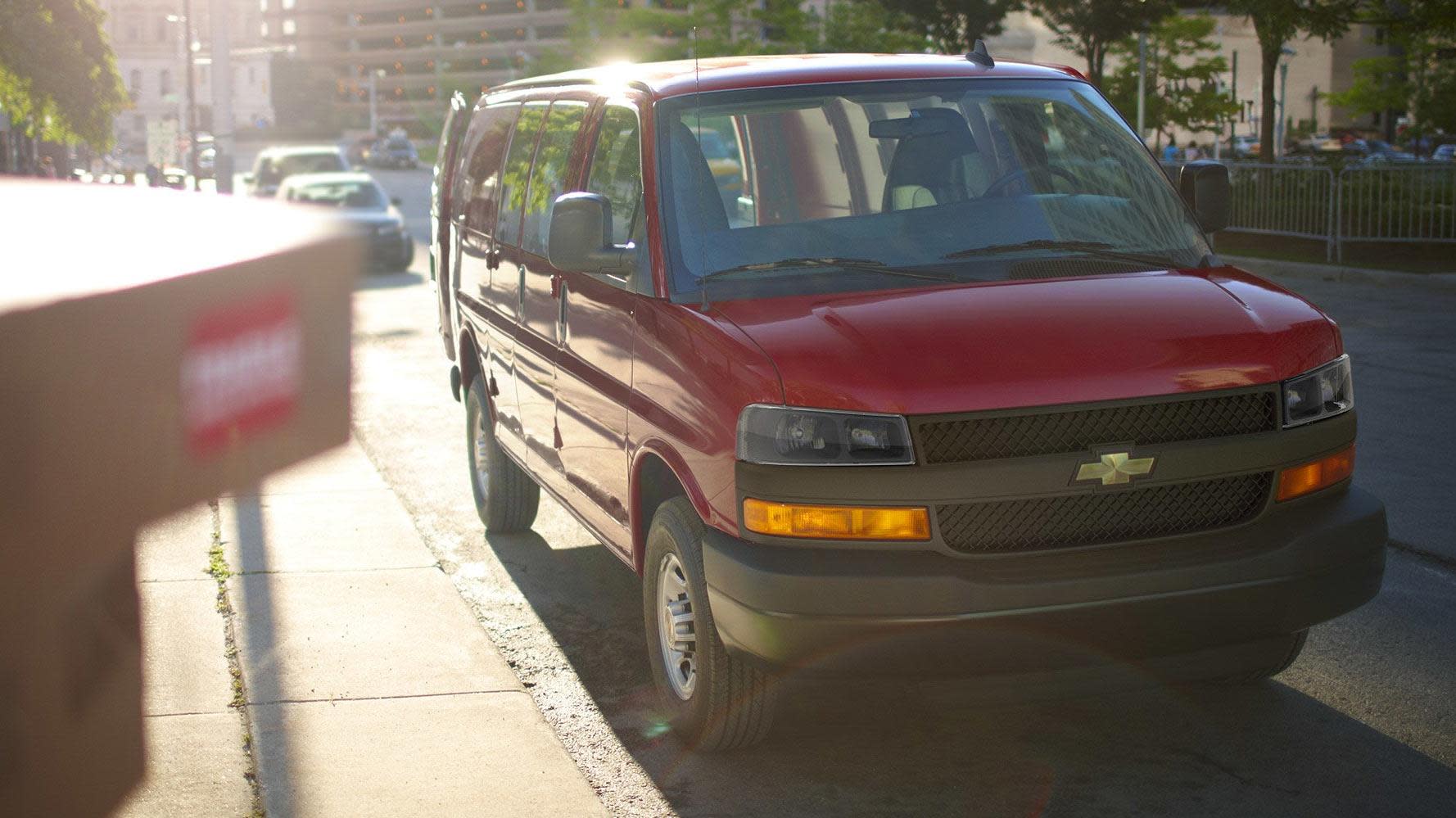 2019 Chevrolet Express 3500 Vs Ford Connect 350 Storage/Cargo