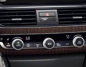 DUAL-ZONE CLIMATE CONTROL