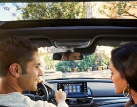 ONE-TOUCH POWER MOONROOF