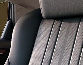 LEATHER-TRIMMED SEATS