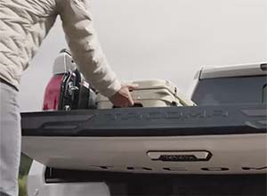 Power Open-and-Close Tailgate