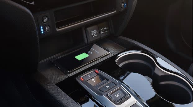 Cargador de teléfono inalámbrico. Se muestra el modelo Elite en Black Leather.