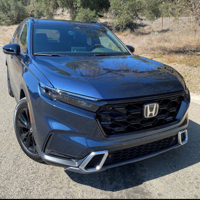 2023 Honda CR-V headlights and grille
