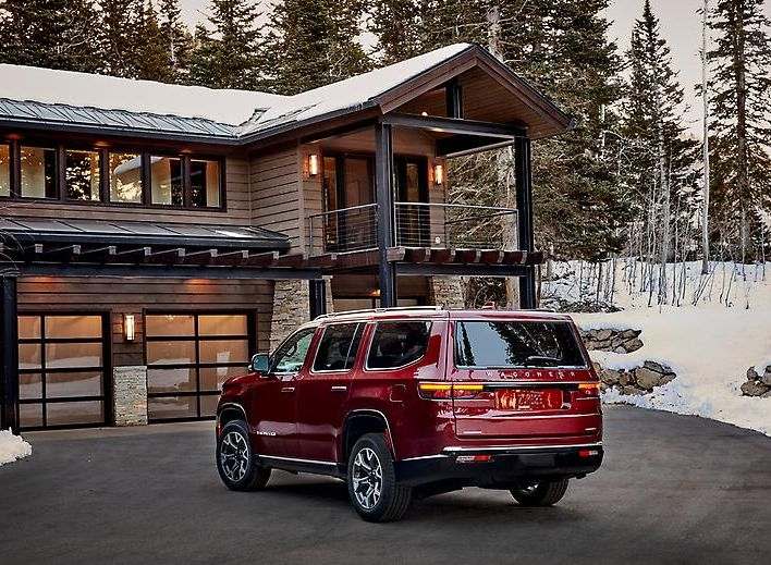 Full-Size Luxury Jeep SUVs: 2024 Wagoneer vs 2024 Grand Wagoneer near Colorado Springs CO