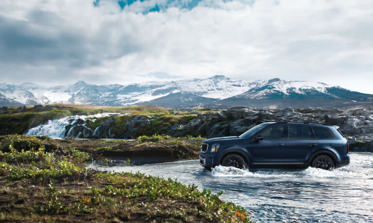 2025 Kia Telluride driving through a stream