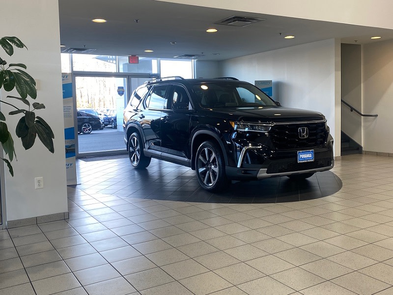 2023 Pilot in the Pohanka Honda of Fredericksburg Shoowrom 2023 Pilot in the Pohanka Honda of Fredericksburg Shoowrom