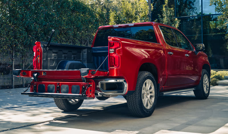 2025 Silverado 1500 open tailgate and cargo bed