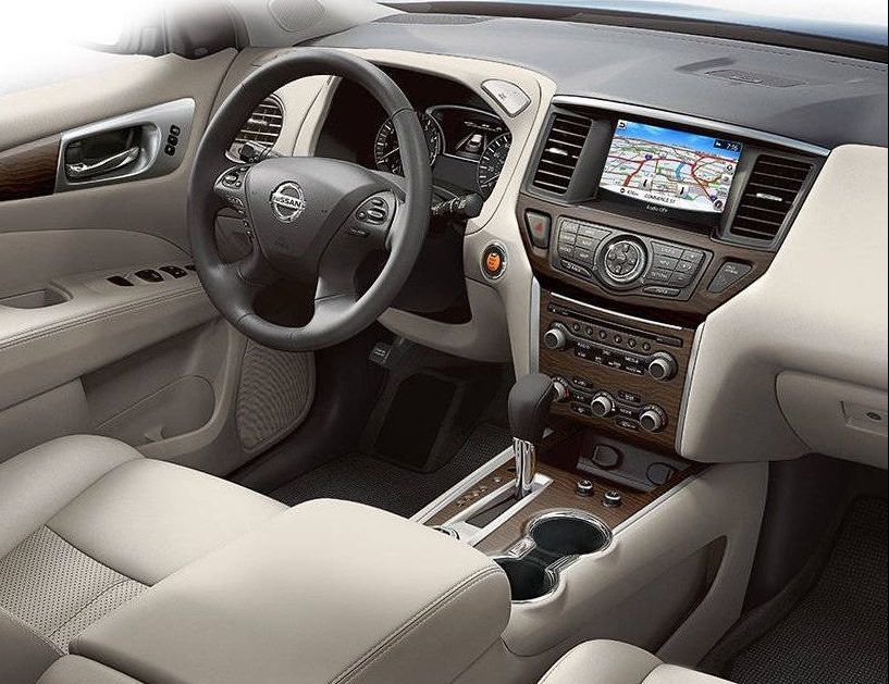 2017 Nissan Pathfinder Cockpit